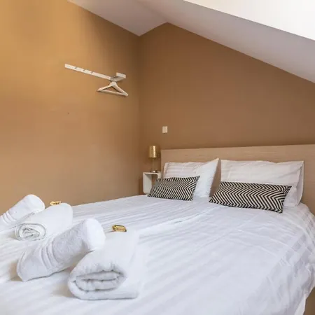 Lona Apartment *